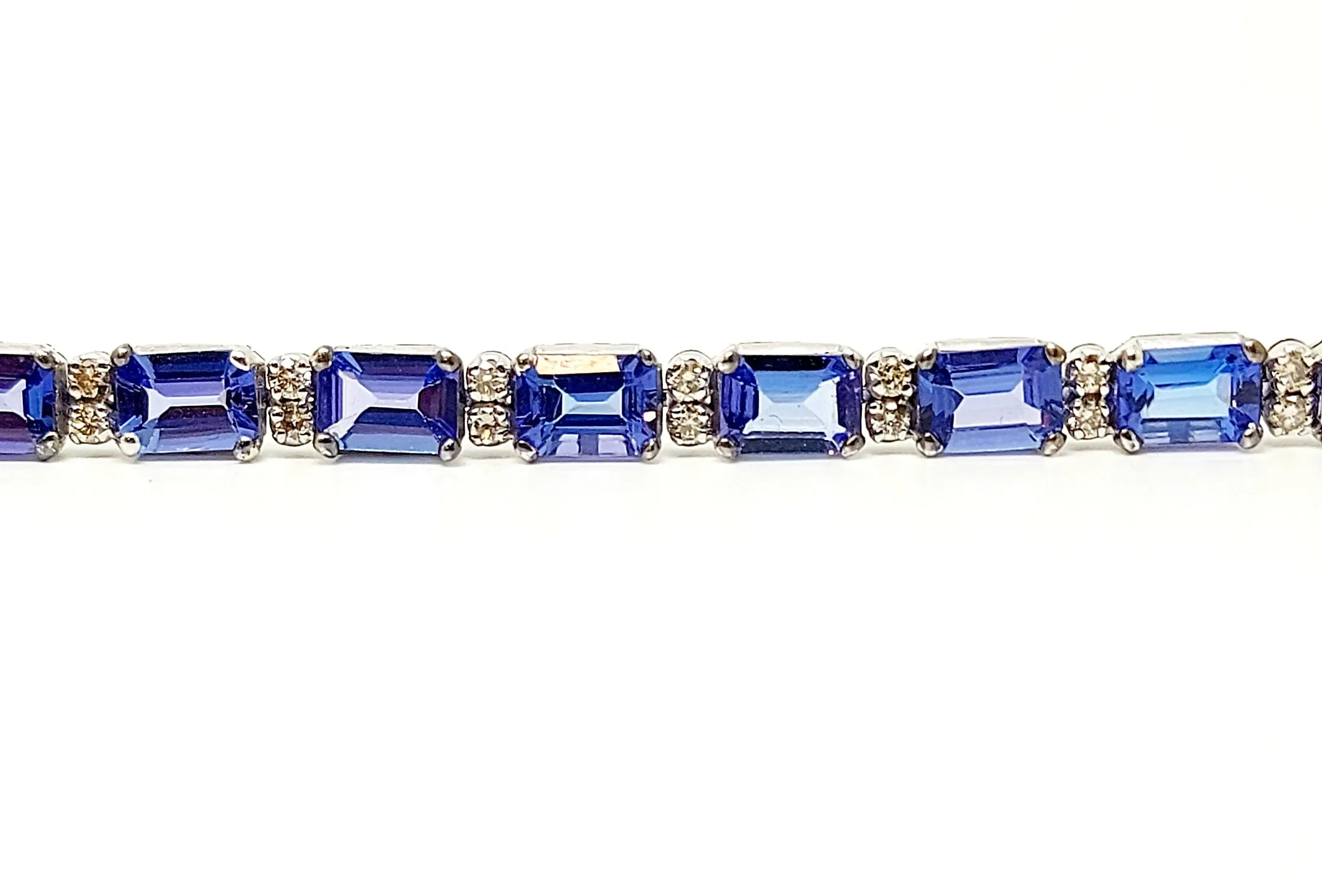 Extraordinary Collection: Tanzanite And Diamond  Bracelet In 14k White Gold AD NO: 2579