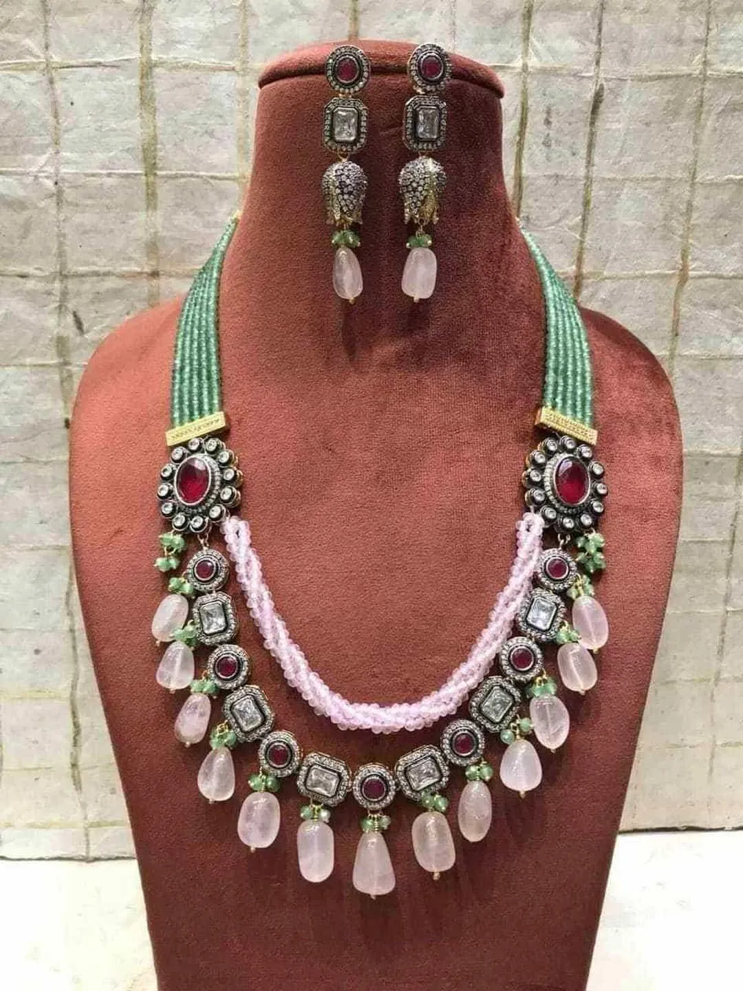 Twisted Color Necklace With White Stone